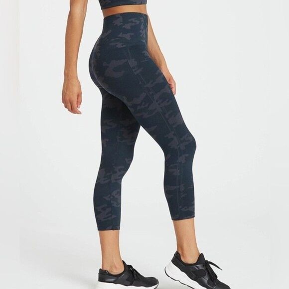 Spanx Look at Me Now Seamless Leggings Black Camo Small - Picture 6 of 12